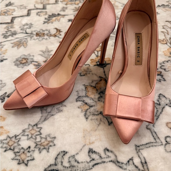 Zara Women's Pink Satin Bow Heels - Picture 3 of 5